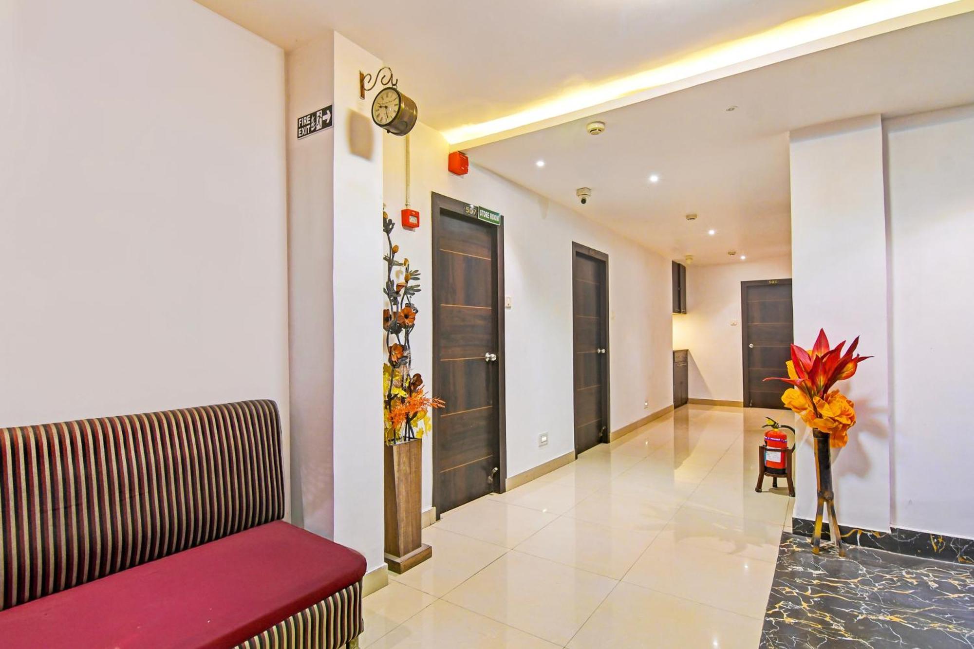 Super Hotel O Baguiati Nager Bazaar Esterno foto