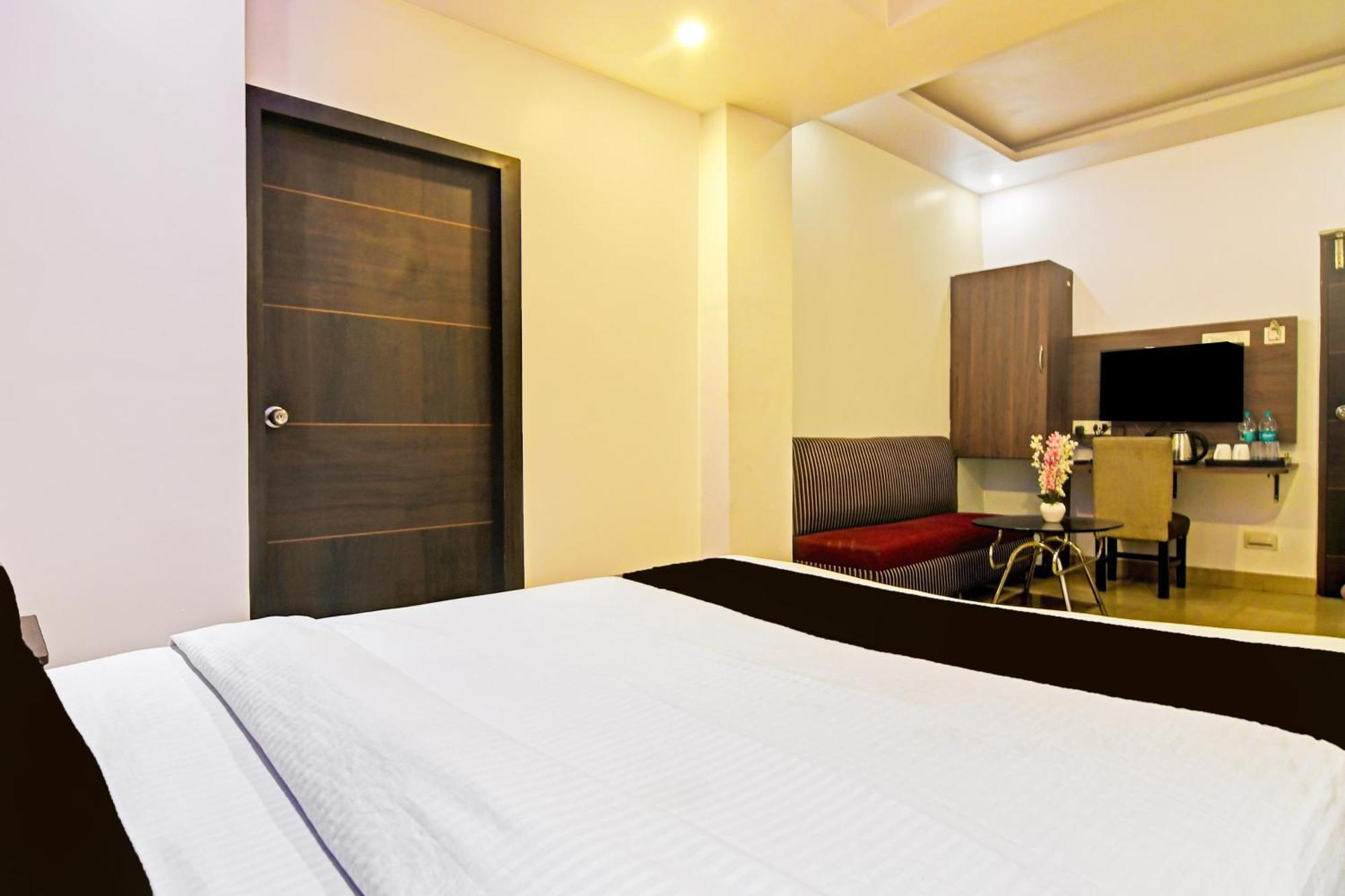 Super Hotel O Baguiati Nager Bazaar Esterno foto