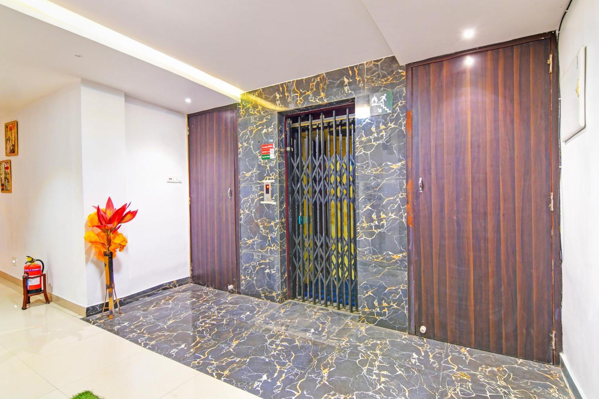 Super Hotel O Baguiati Nager Bazaar Esterno foto